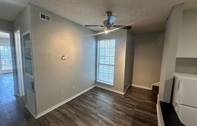 2 beds, 1 bath, 974 sqft, $1,215, Unit 1008