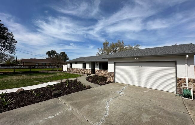 8007 Shasta Ave - Ranch Style 95758