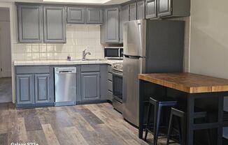 FREE CABLE & INTERNET....WATER & TRASH INCLUDED IN RENT