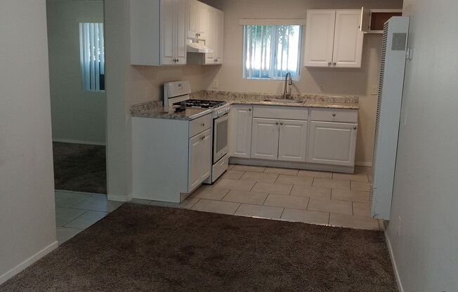 3 beds, 1 bath, 594 sqft, $2,250, Unit 09