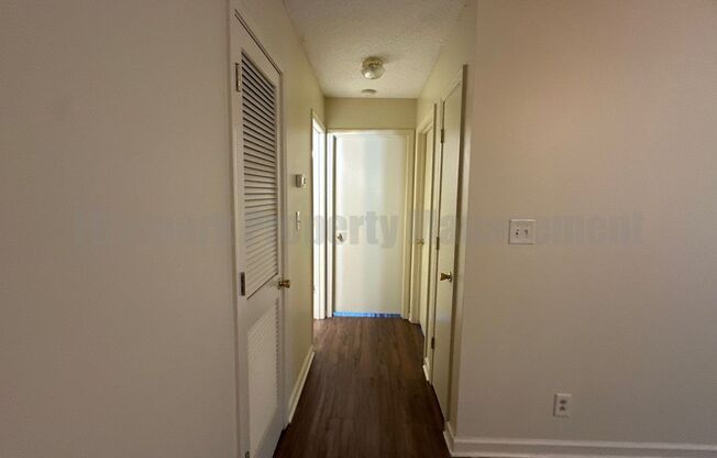 2 beds, 1 bath, 788 sqft, $850, Unit 4