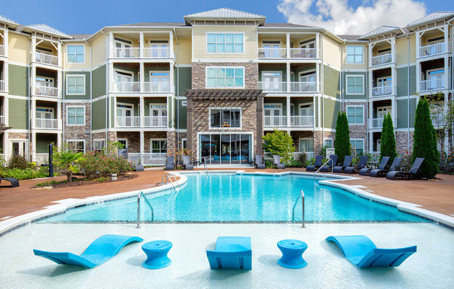 Parc at Grandview resort-style saltwater pool with aqua deck