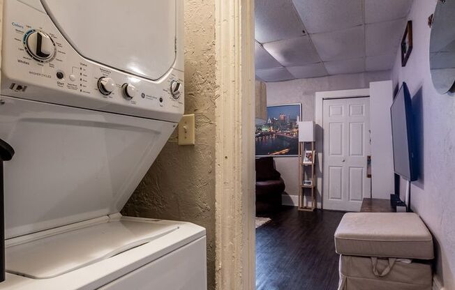 1 bed, 1 bath, $1,050, Unit Apt 1