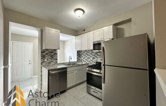 3 Bedroom Rowhome with Deck and Updated Kitchen