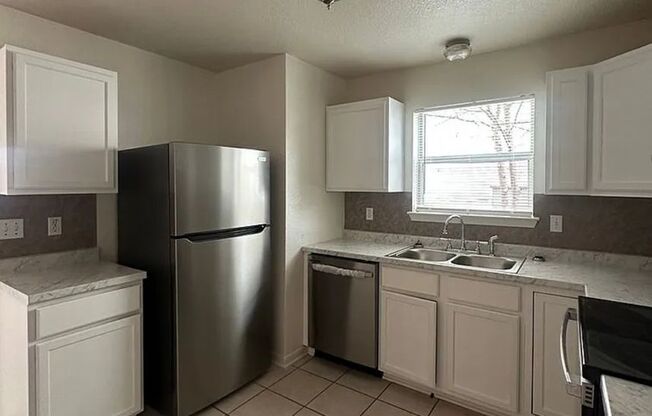 2806 LEROY CIR