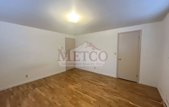 2 beds, 1 bath, 843 sqft, $1,095, Unit 14