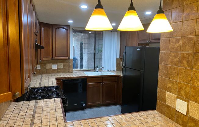 2 beds, 2 baths, $1,700