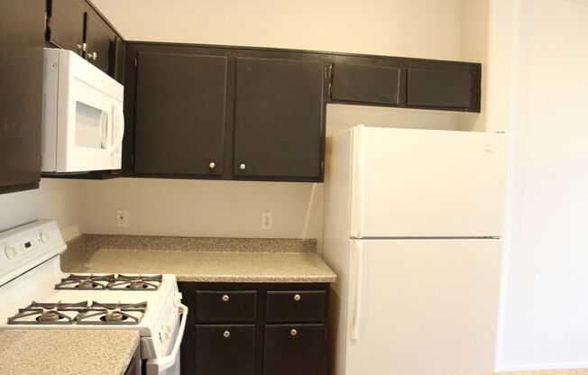 2 beds, 2 baths, $1,350, Unit # 2103