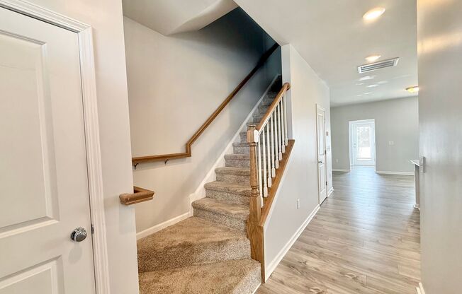 **OFFERING $50 RENT DISCOUNT PROMOTION FOR FIRST 6 MONTHS, REFUNDABLE APPLICATION FEES & $100 MOVE IN PROMOTION** Modern 3BD, 2.5BA Clayton Townhome Near Highways with Easy Access to Downtown Clayton and Garner
