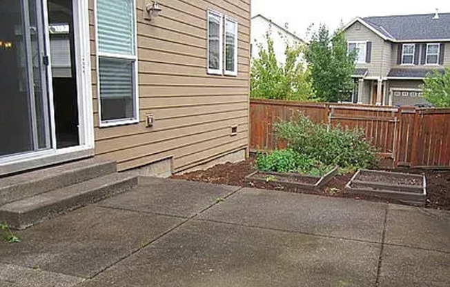 4 beds, 2.5 baths, $3,199