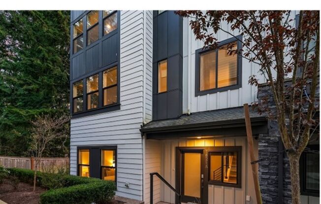 Stunning 4-bedroom, 3.5-bath end-unit townhome in Kirkland!!
