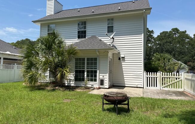 3 beds, 2.5 baths, $2,250