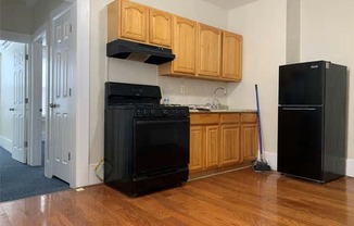 180 17 JAMAICA AVE