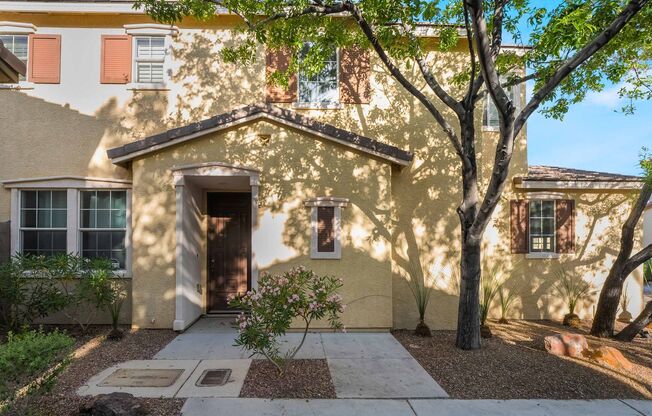 Charming Gated Community Home Oasis!