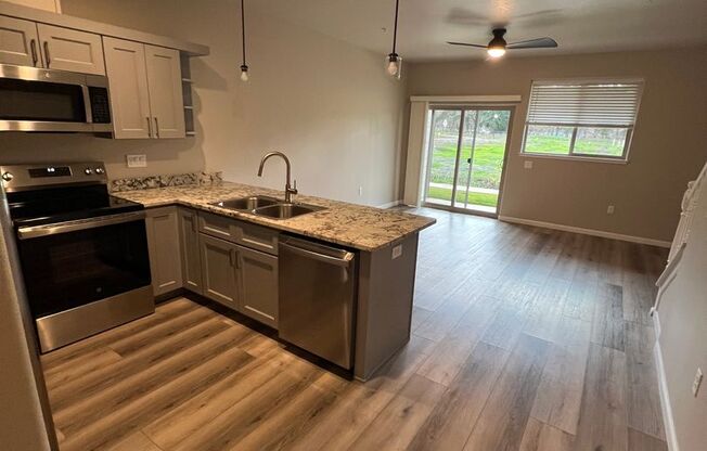 2BED 2.5 BATH-NEWLY BUILT TOWNHOME IN A QUIET NEIGHBORHOOD