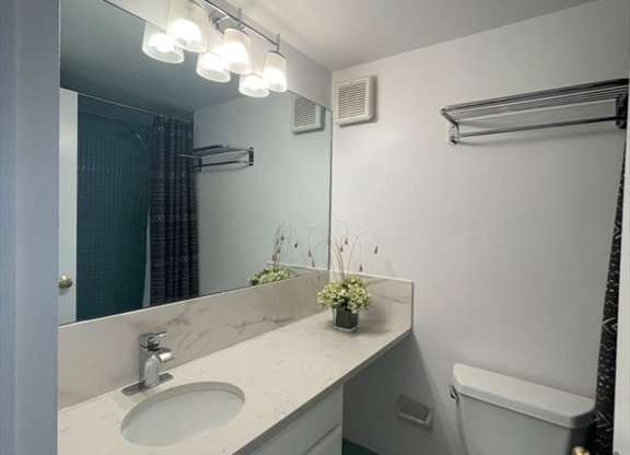 1 bed, 1 bath, 606 sqft, $2,100, Unit 428