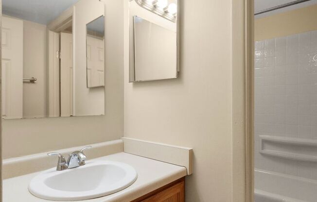 2 beds, 1 bath, 950 sqft, $999, Unit 110 L