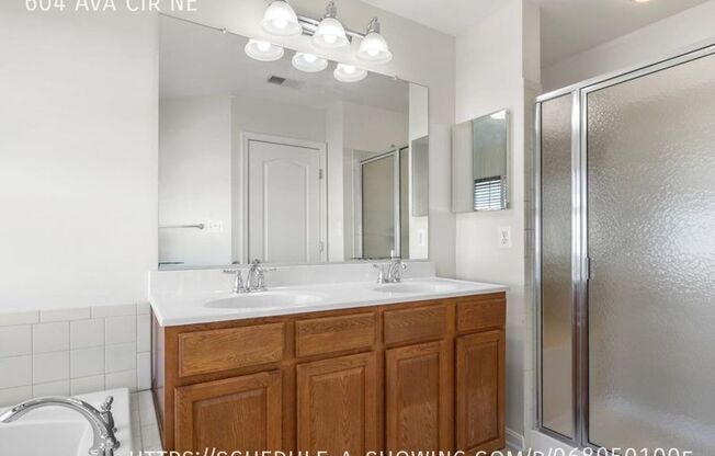 604 AVENIDA CIR NE
