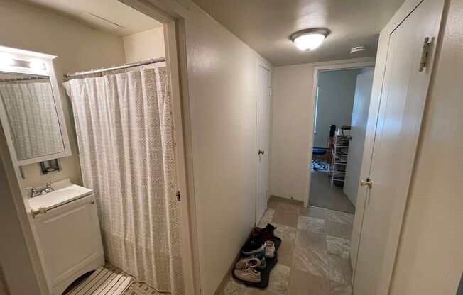 1 bed, 1 bath, $895, Unit 413