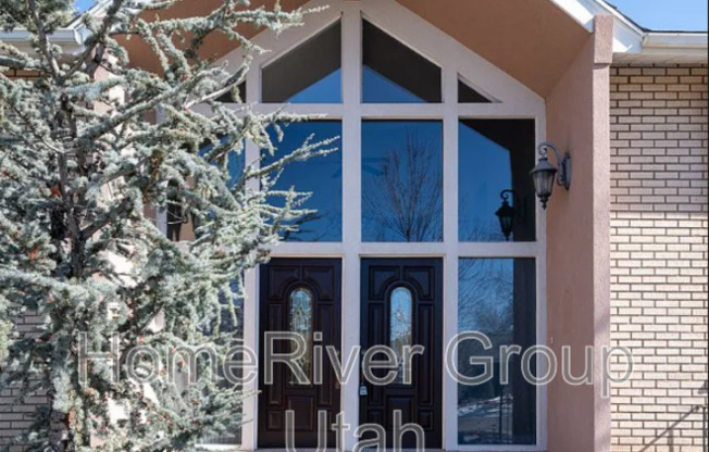 2699 E GRANDVIEW DR