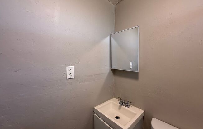 1 bed, 1 bath, $1,100, Unit 48-08