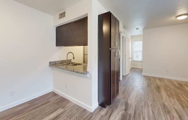 a kitchen and dining area in a 555 waverly unit at Bennett Ridge Apartments, Oklahoma City, Oklahoma