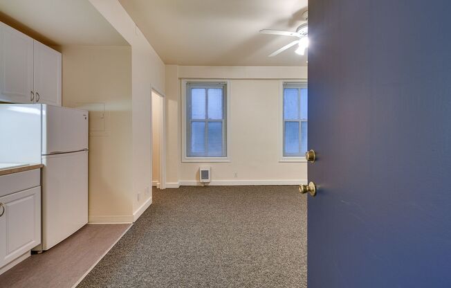 Studio, 1 bath, 325 sqft, $935, Unit 210
