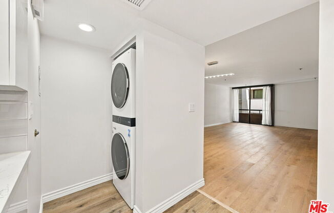 1 bed, 1.5 baths, 1,139 sqft, $3,600, Unit 407