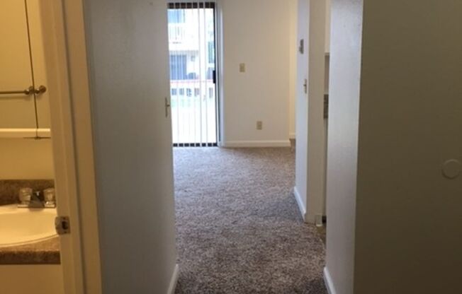 1 bed, 1 bath, 780 sqft, $1,810, Unit M204