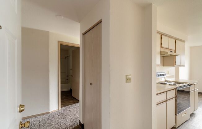 2 beds, 1 bath, 800 sqft, $1,399, Unit 1893-55