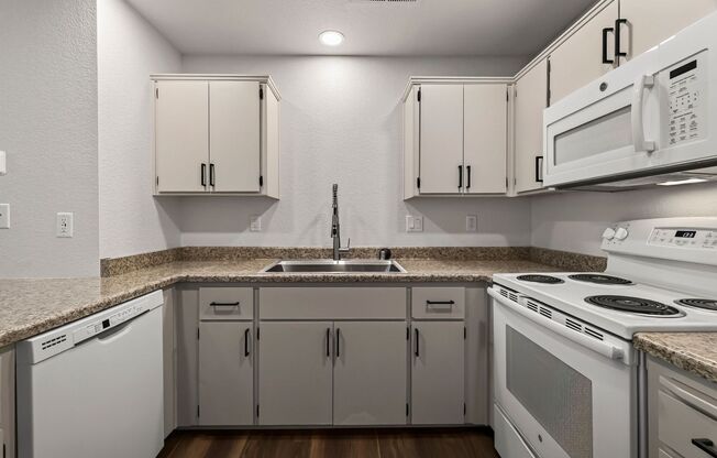 2 beds, 2 baths, 867 sqft, $1,725, Unit 74
