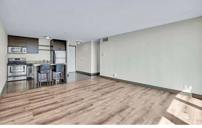 Harrison West Condos - 1 bed/1 bath w/balcony/parking/free laundry/pool (DOWNTOWN/PSU/OHSU)