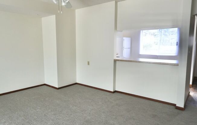 3 beds, 2 baths, 2,000 sqft, $1,995, Unit 32