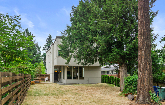 2325 N 122 ST
