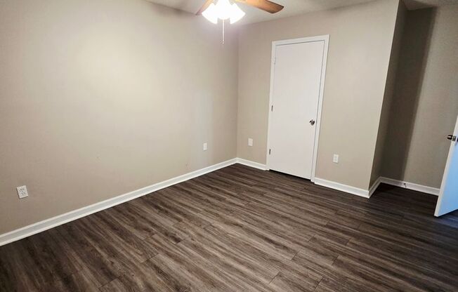 2 beds, 1.5 baths, 1,076 sqft, $1,429, Unit 056