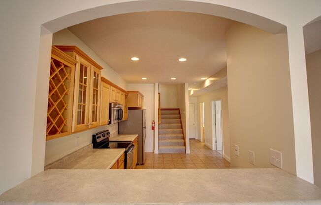 3 beds, 2 baths, 1,850 sqft, $2,275