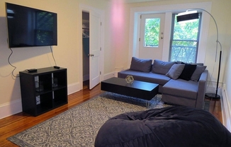 2 beds, 1 bath, 850 sqft, $2,925, Unit 4