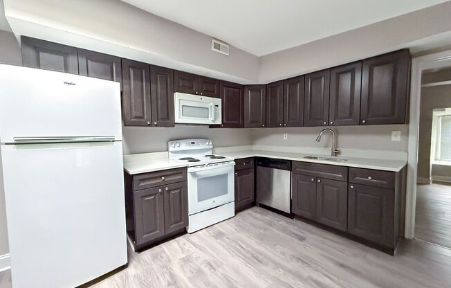 3 beds, 1 bath, 936 sqft, $1,350, Unit 7