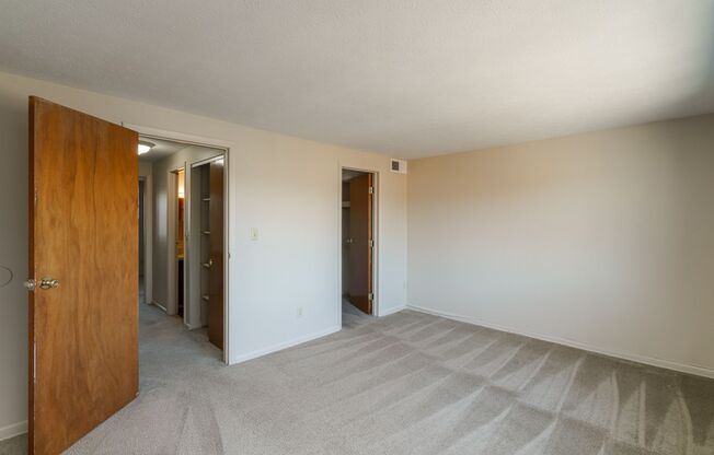 2 beds, 1.5 baths, $1,350, Unit 411 E Buttles Ave Apt. K