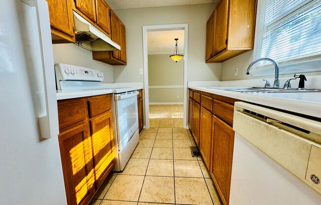 3 beds, 2 baths, $1,350