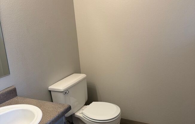 3 beds, 2.5 baths, 1,564 sqft, $2,350, Unit 04-101