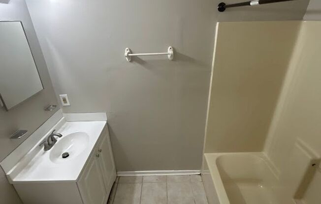 2 beds, 1 bath, $1,025, Unit Unit 1312