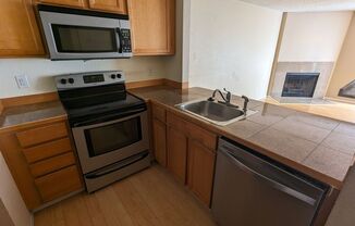 2 beds, 1 bath, 938 sqft, $1,675, Unit Unit 906