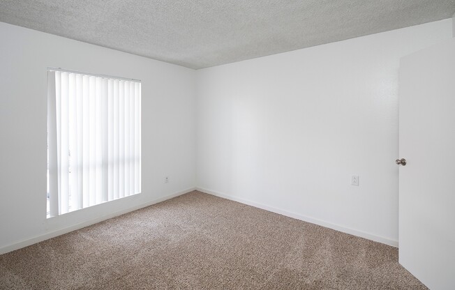 1 bed, 1 bath, 704 sqft, $2,095, Unit B-28
