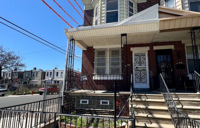 Stunning 3-Bedroom Townhome in Carroll Park! Available NOW!