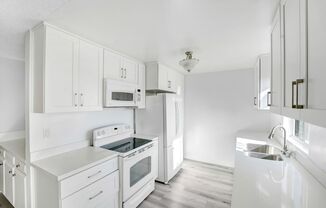 12246 Montana Ave. Across from Brentwood Golf Course!