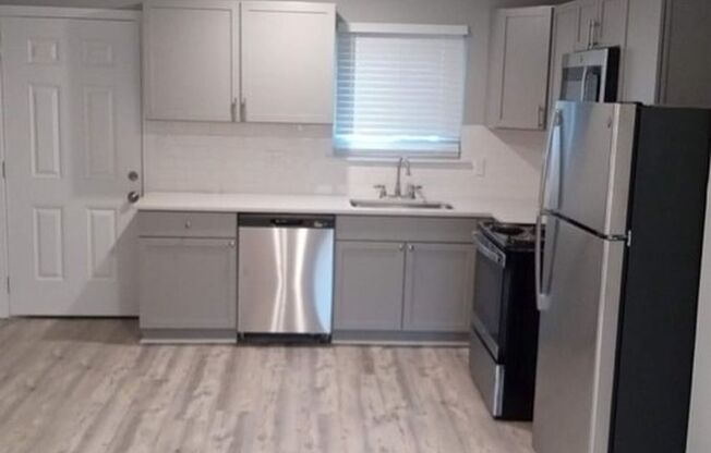 2 beds, 1 bath, 950 sqft, $1,295, Unit 6012 Barton St - Unit C