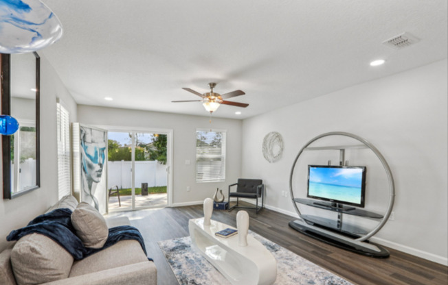 4 beds, 2 baths, 1,456 sqft, $1,899, Unit 5439