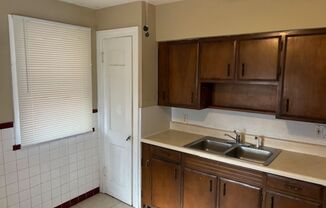 2 beds, 1 bath, $1,100