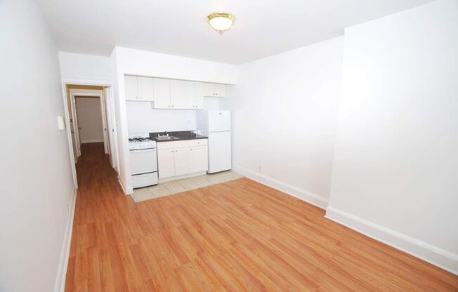 1 bed, 1 bath, $2,650, Unit C3